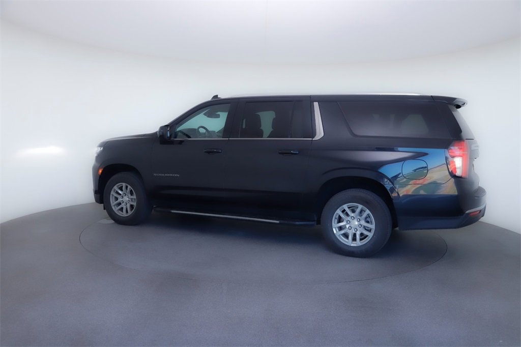 2023 Chevrolet Suburban LT photo 3