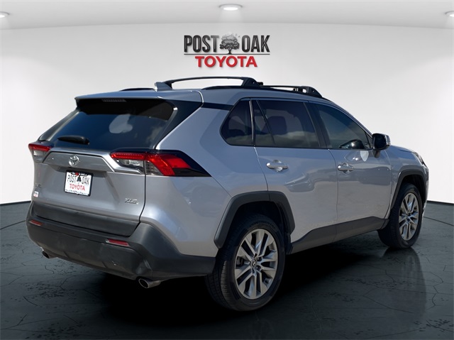 2022 Toyota RAV4 XLE Premium photo 8