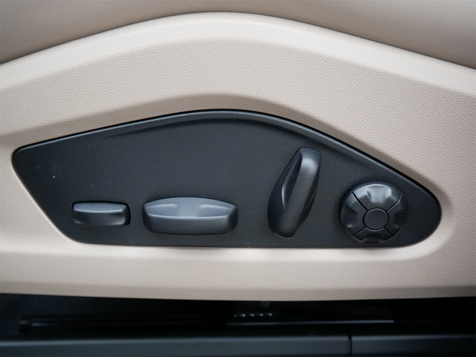 2025 Porsche Macan Electric photo 13