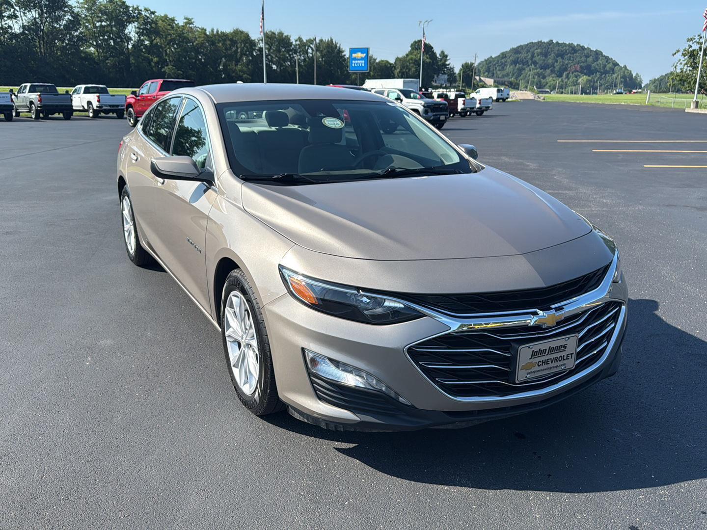 2023 Chevrolet Malibu 1LT photo 2