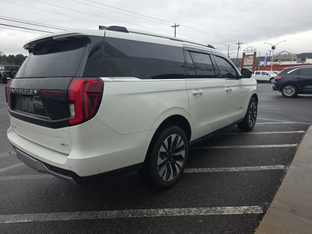 2025 Ford Expedition MAX Platinum photo 3