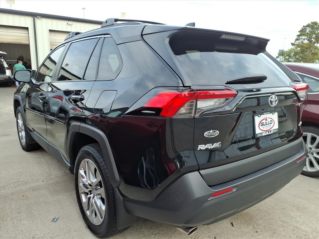 2024 Toyota RAV4 XLE Premium photo 3