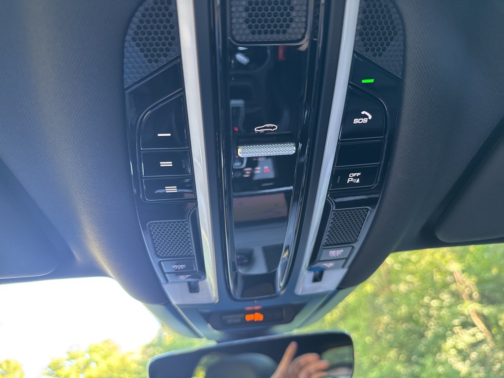 2023 Porsche Cayenne Coupe Platinum Edition photo 19