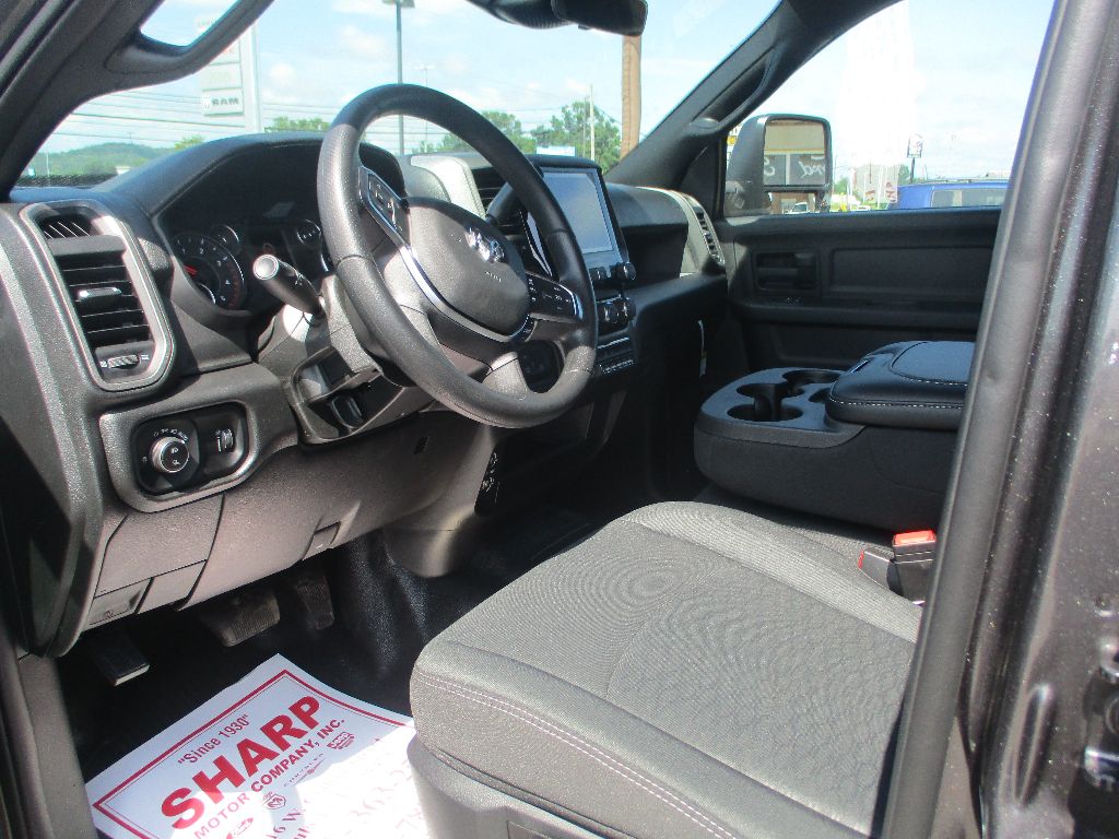 2025 Ram 3500 Tradesman photo 3