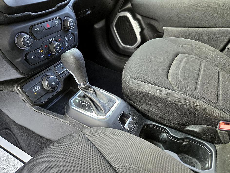 2020 Jeep Renegade Latitude photo 23
