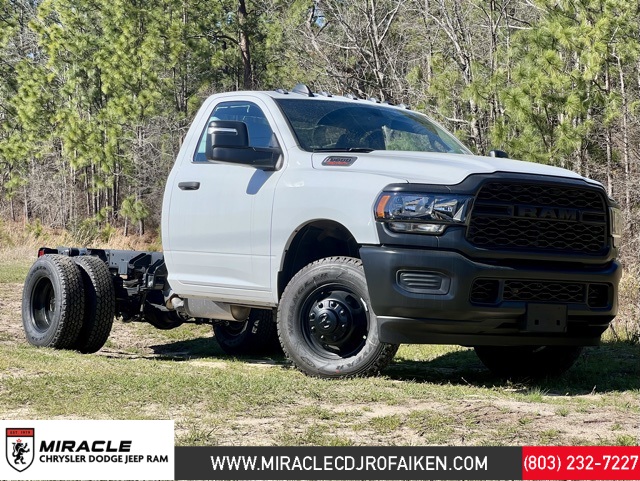 2024 RAM Ram 3500 Chassis Cab Tradesman's photo