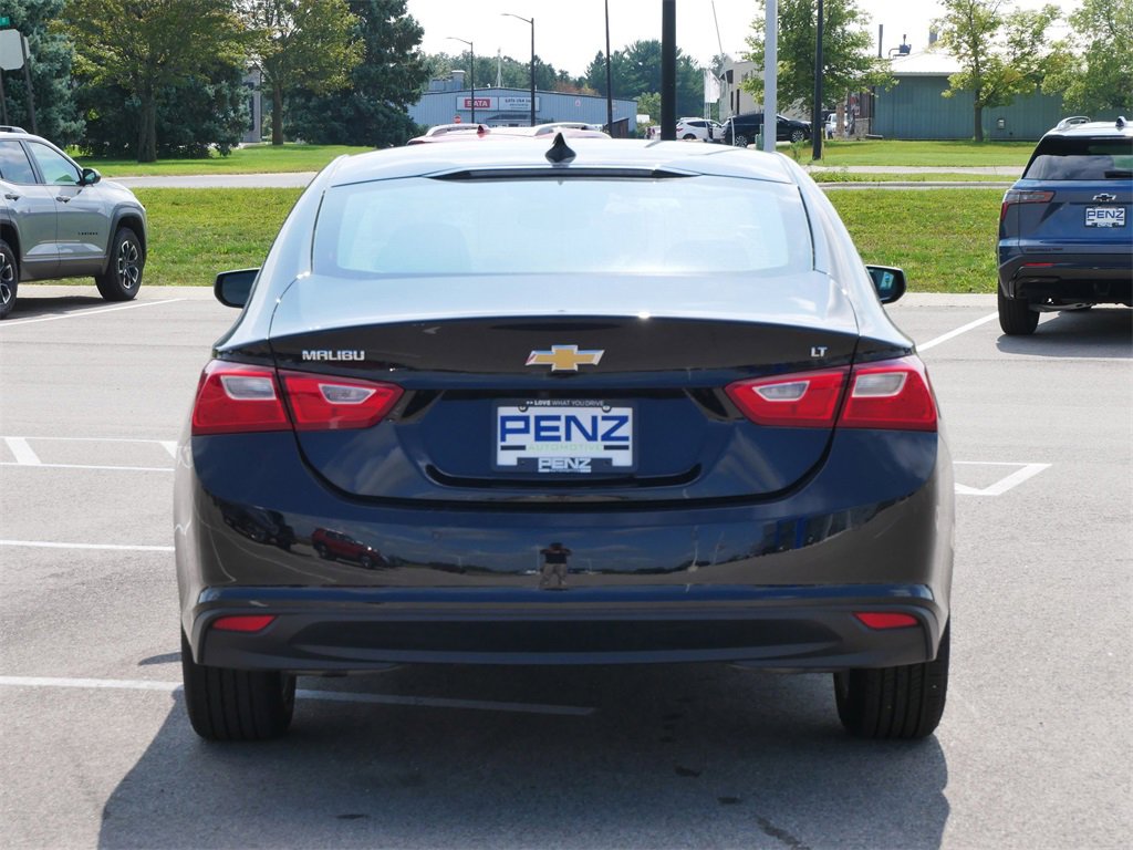 2025 Chevrolet Malibu 1LT photo 2