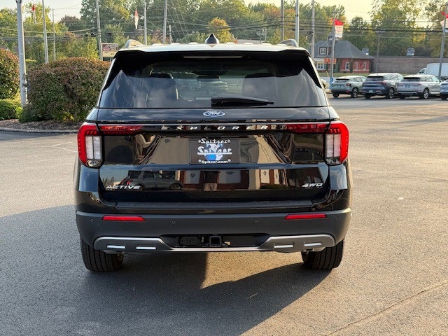 2025 Ford Explorer photo 2