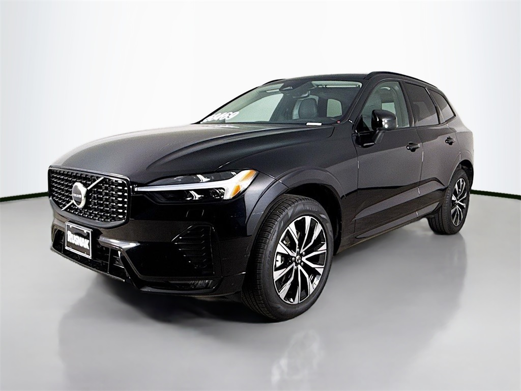 2025 Volvo XC60 B5 Core photo 2