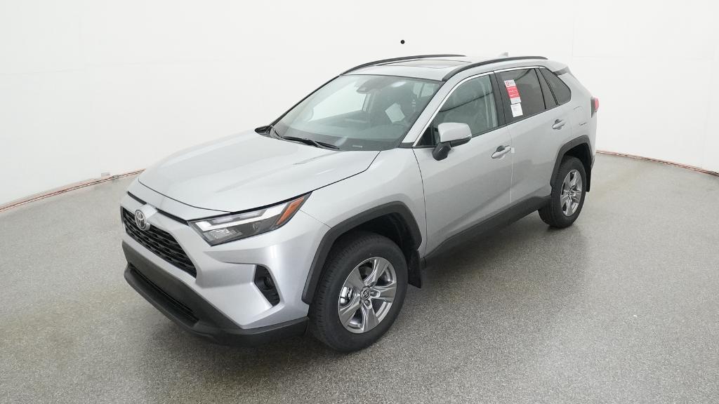 2025 Toyota RAV4 XLE's photo
