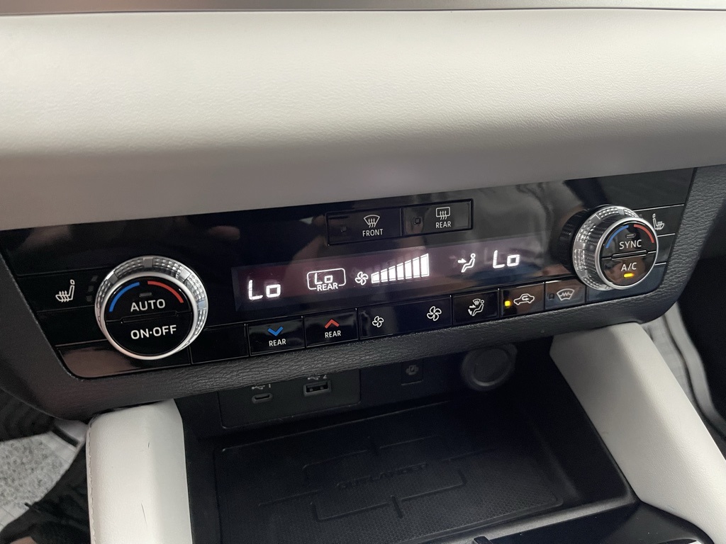 2023 Mitsubishi Outlander PHEV SEL photo 23