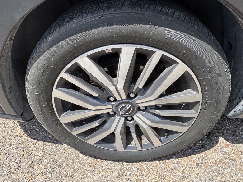 2024 Nissan Kicks SR photo 7