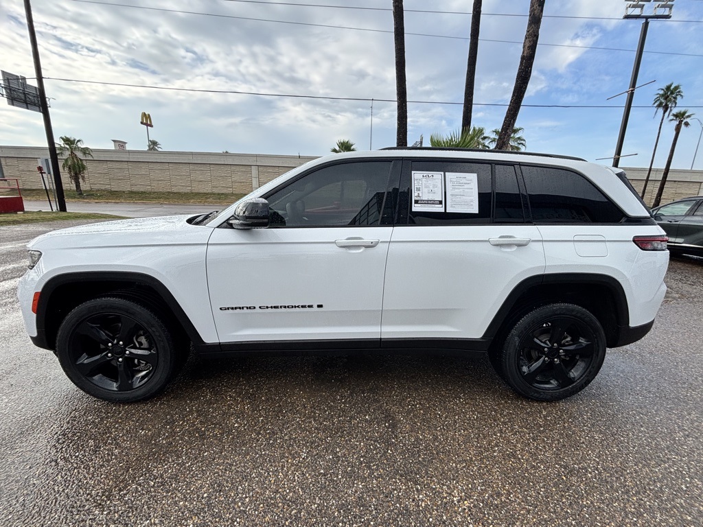 2023 Jeep Grand Cherokee Altitude photo 2