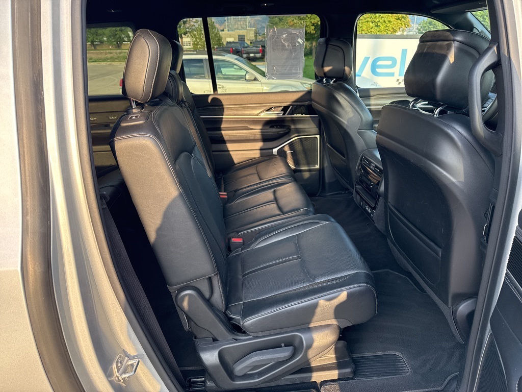2023 Jeep Wagoneer L Series II photo 19
