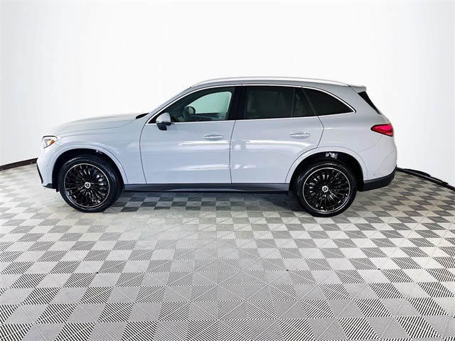 2026 Mercedes Benz GLC 300 photo 3