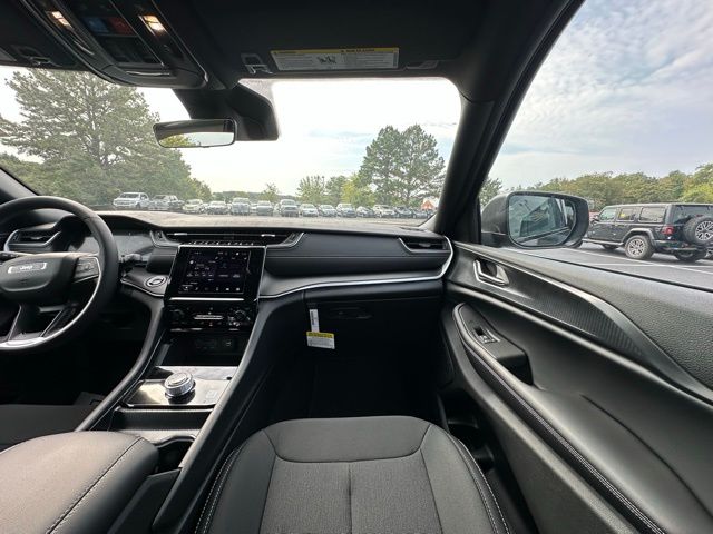 2025 Jeep Grand Cherokee Laredo X photo 30