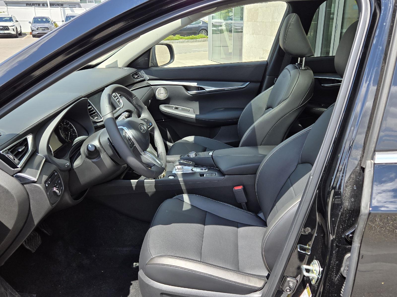 2025 Infiniti QX50 Luxe photo 3