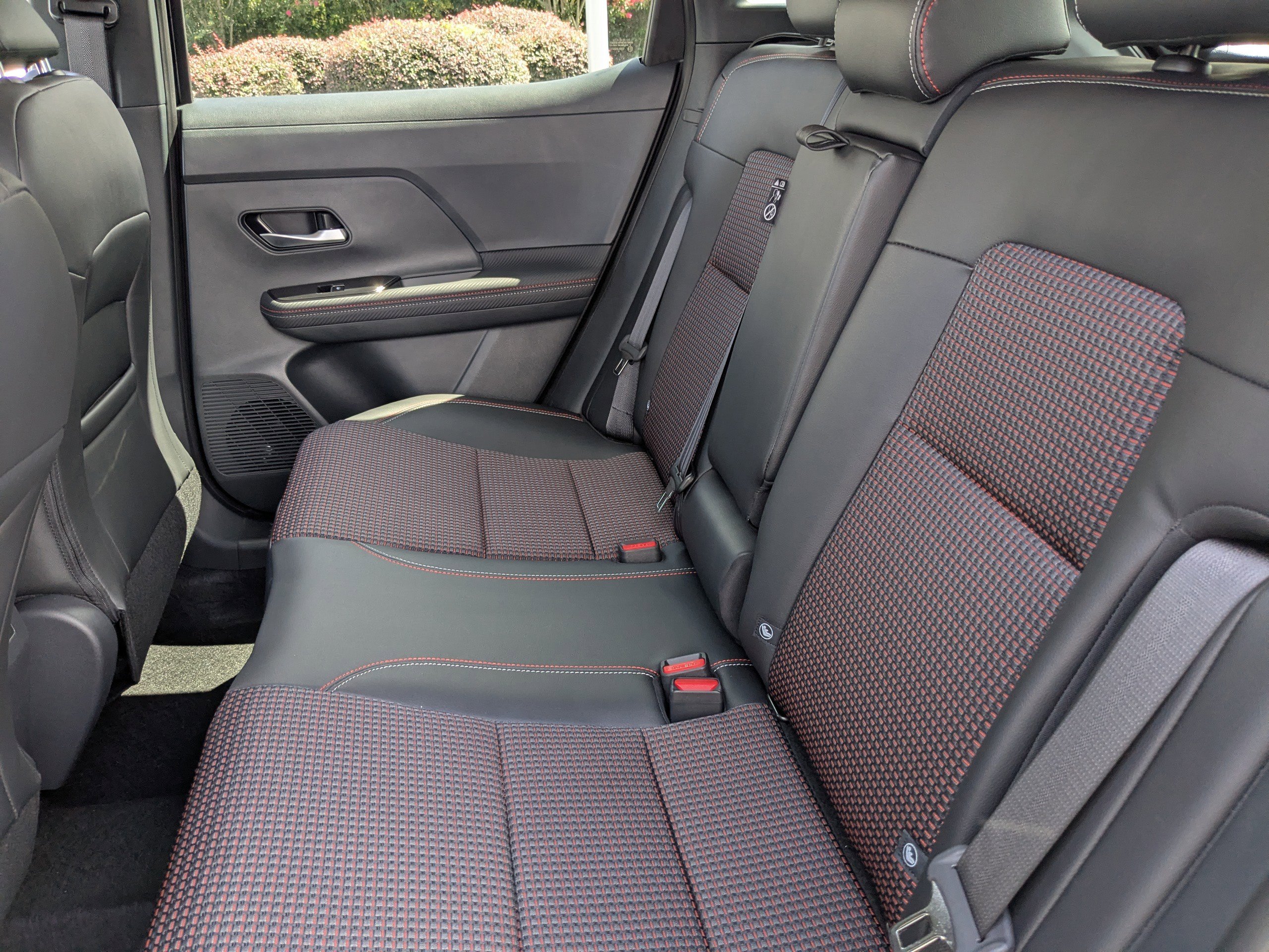 2025 Nissan Kicks SR photo 7