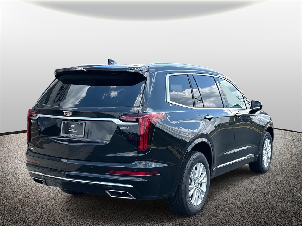 2025 Cadillac XT6 Luxury photo 2