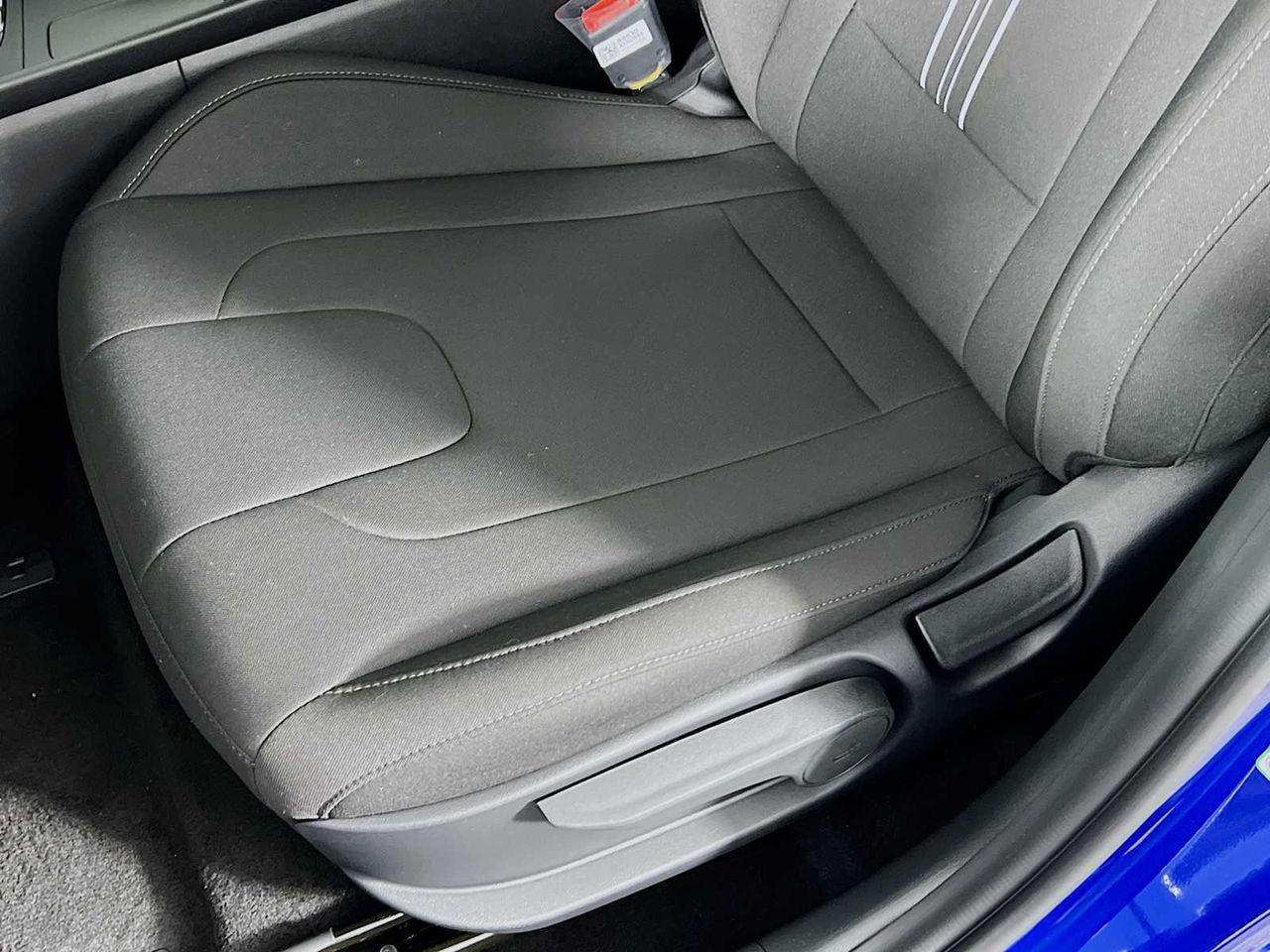 2025 Hyundai Elantra SEL Sport photo 15