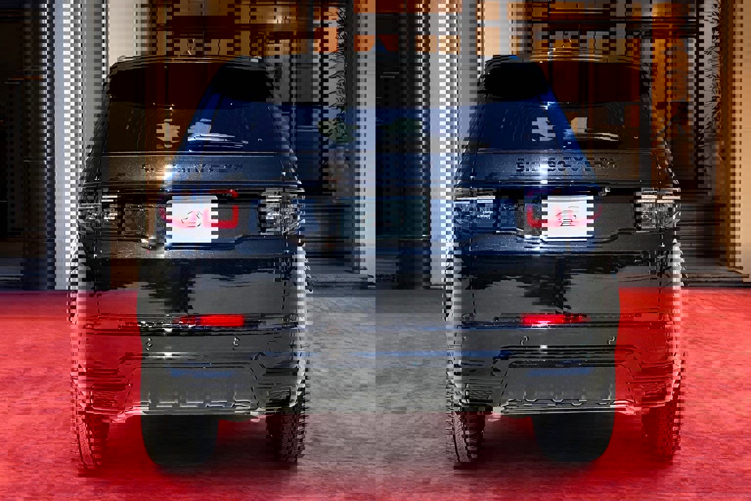 2025 Land Rover Discovery Sport Dynamic SE photo 2