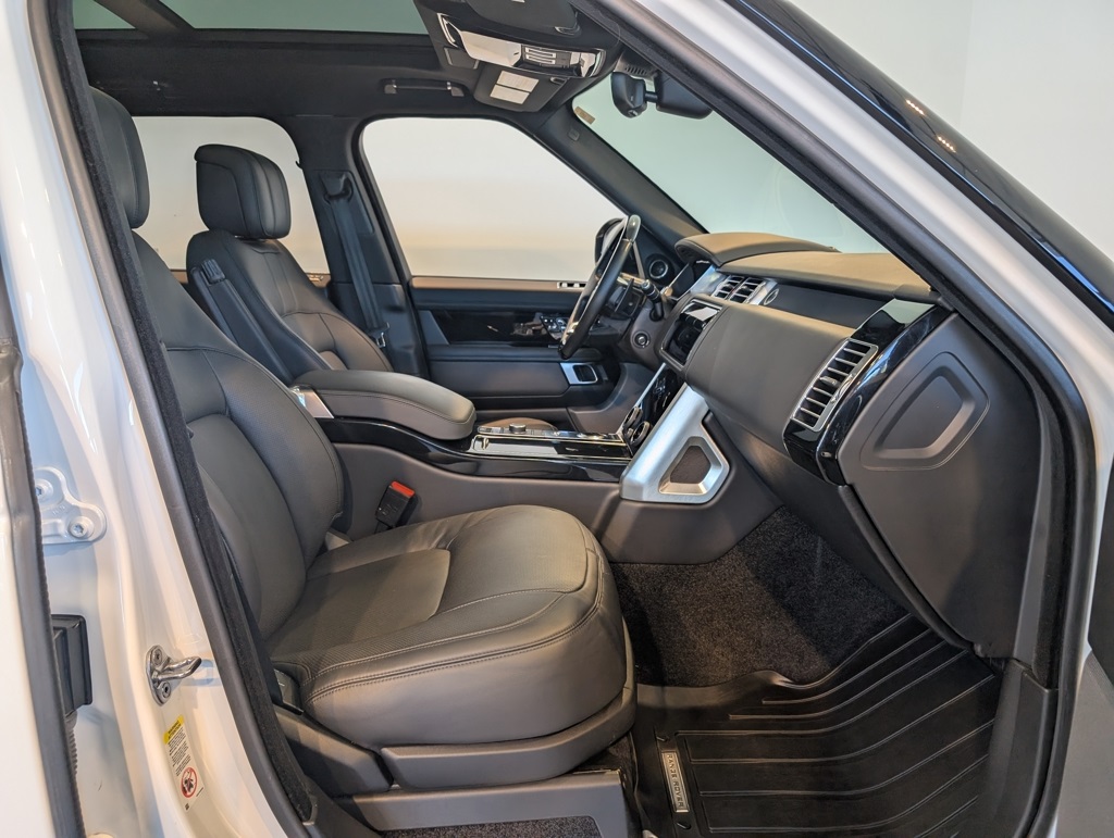 2020 Land Rover Range Rover HSE photo 27