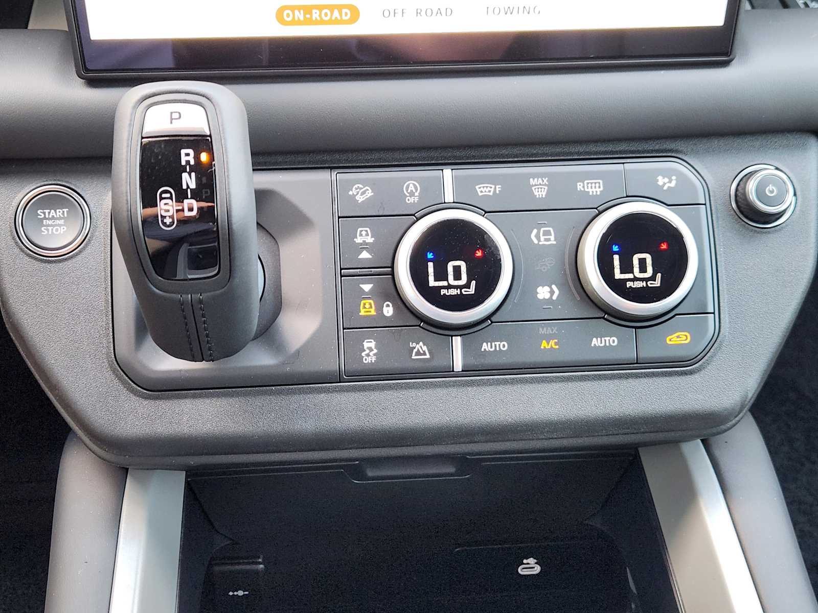 2025 Land Rover Defender 130 V8 photo 16