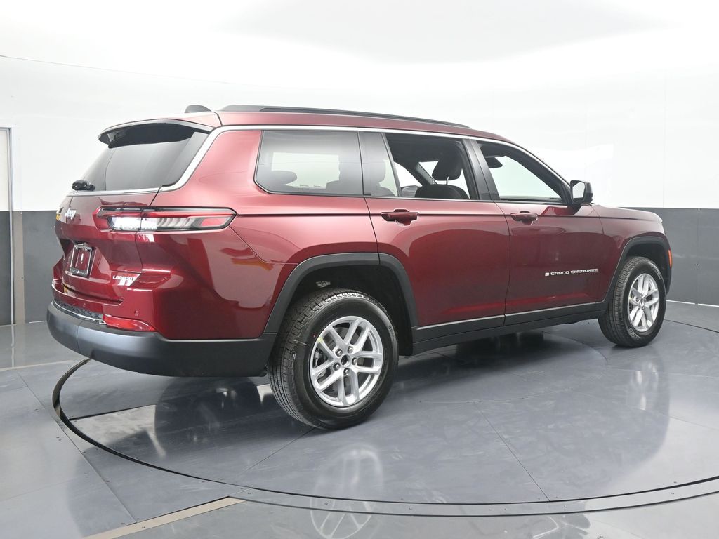 2025 Jeep Grand Cherokee Laredo photo 3