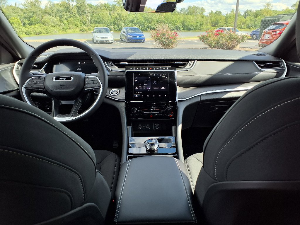 2025 Jeep Grand Cherokee L photo 6