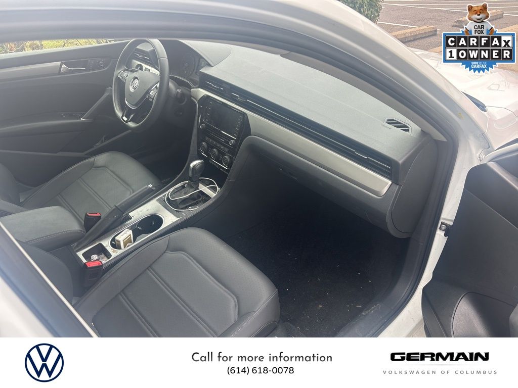 2022 Volkswagen Passat 2.0T SE photo 2