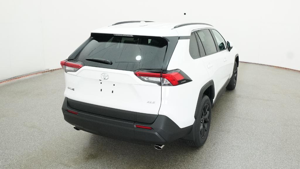2025 Toyota RAV4 XLE photo 18