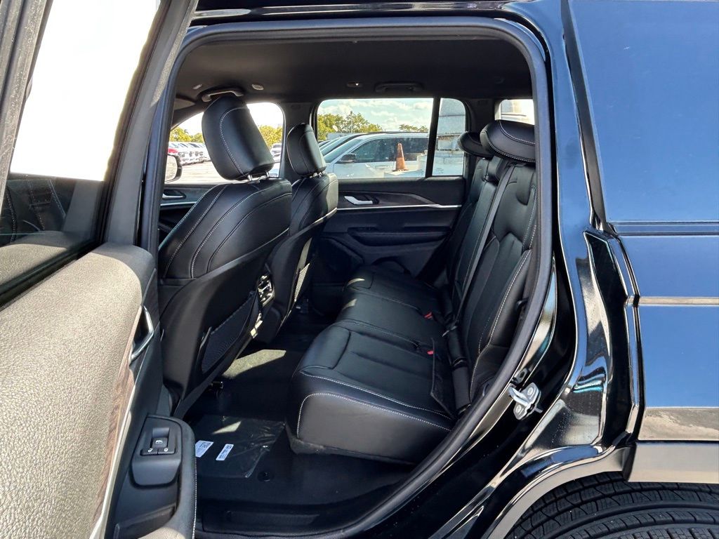 2025 Jeep Grand Cherokee Limited photo 28