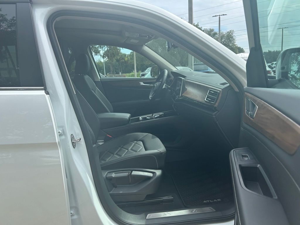 2026 Volkswagen Atlas SE Technology photo 23