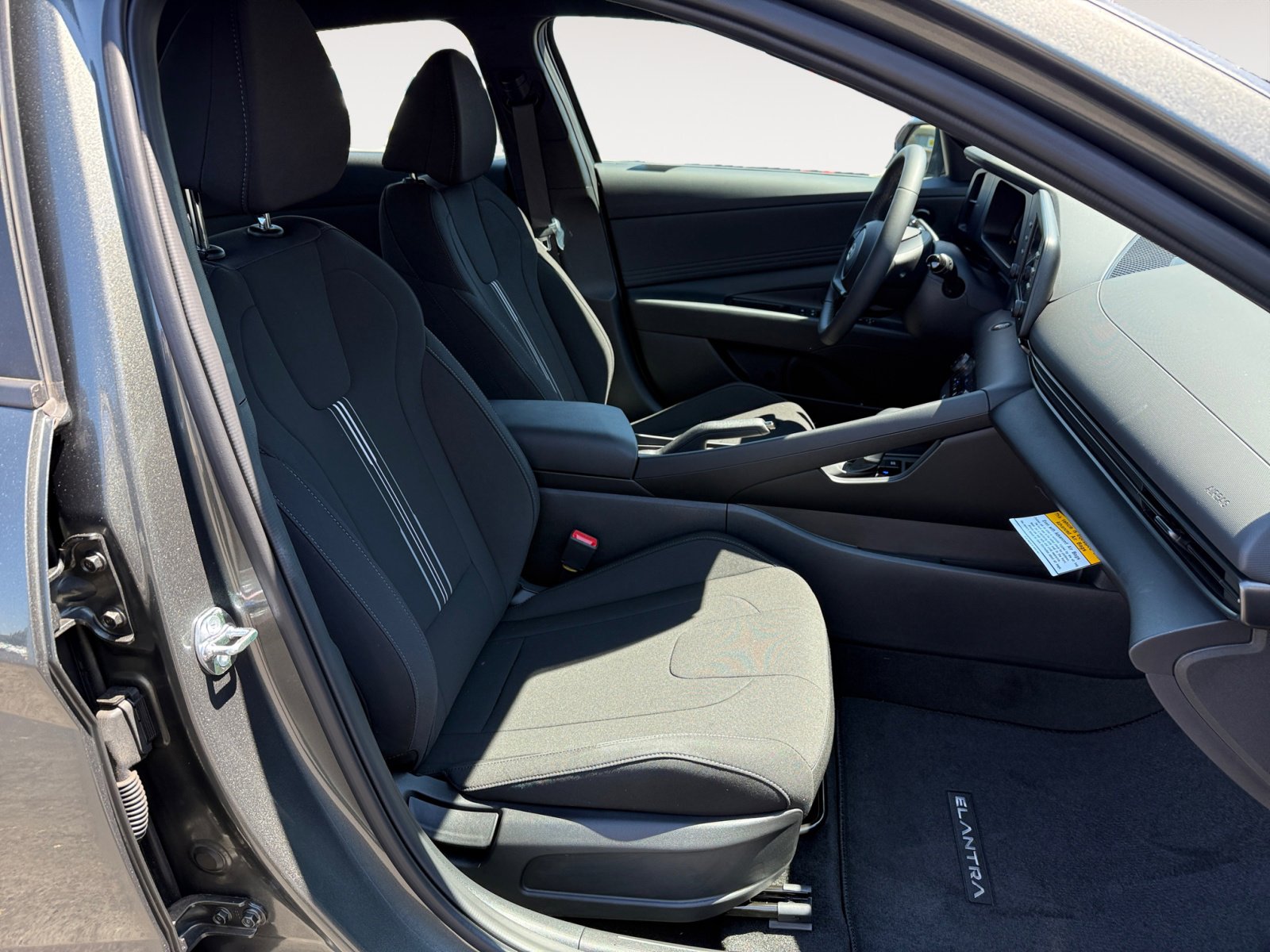 2025 Hyundai Elantra SEL Sport photo 19