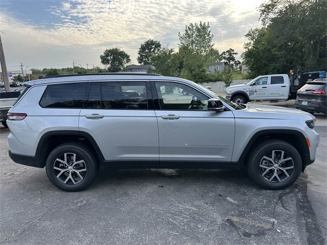 2025 Jeep Grand Cherokee Limited photo 4