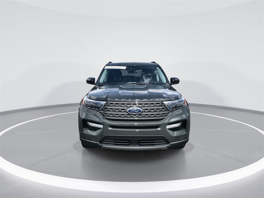 2023 Ford Explorer XLT photo 3