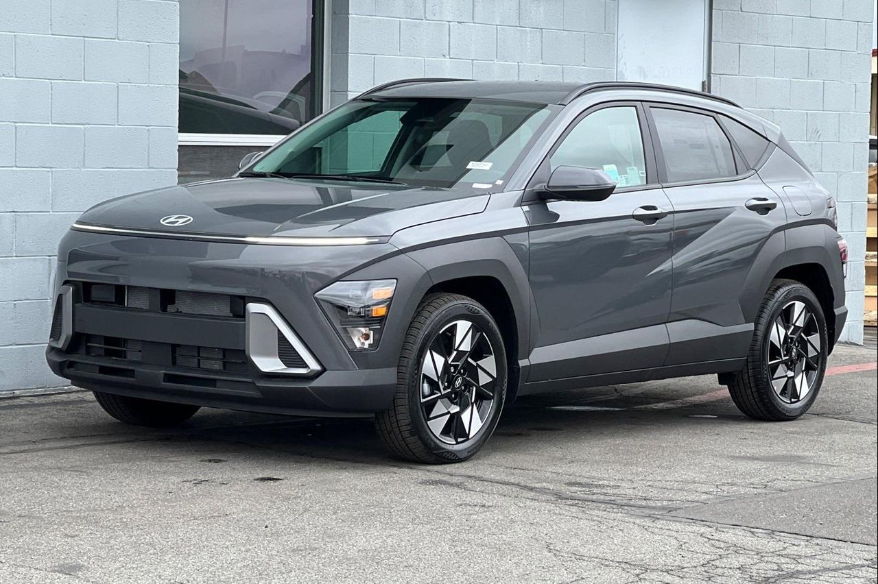 2025 Hyundai Kona SEL photo 8