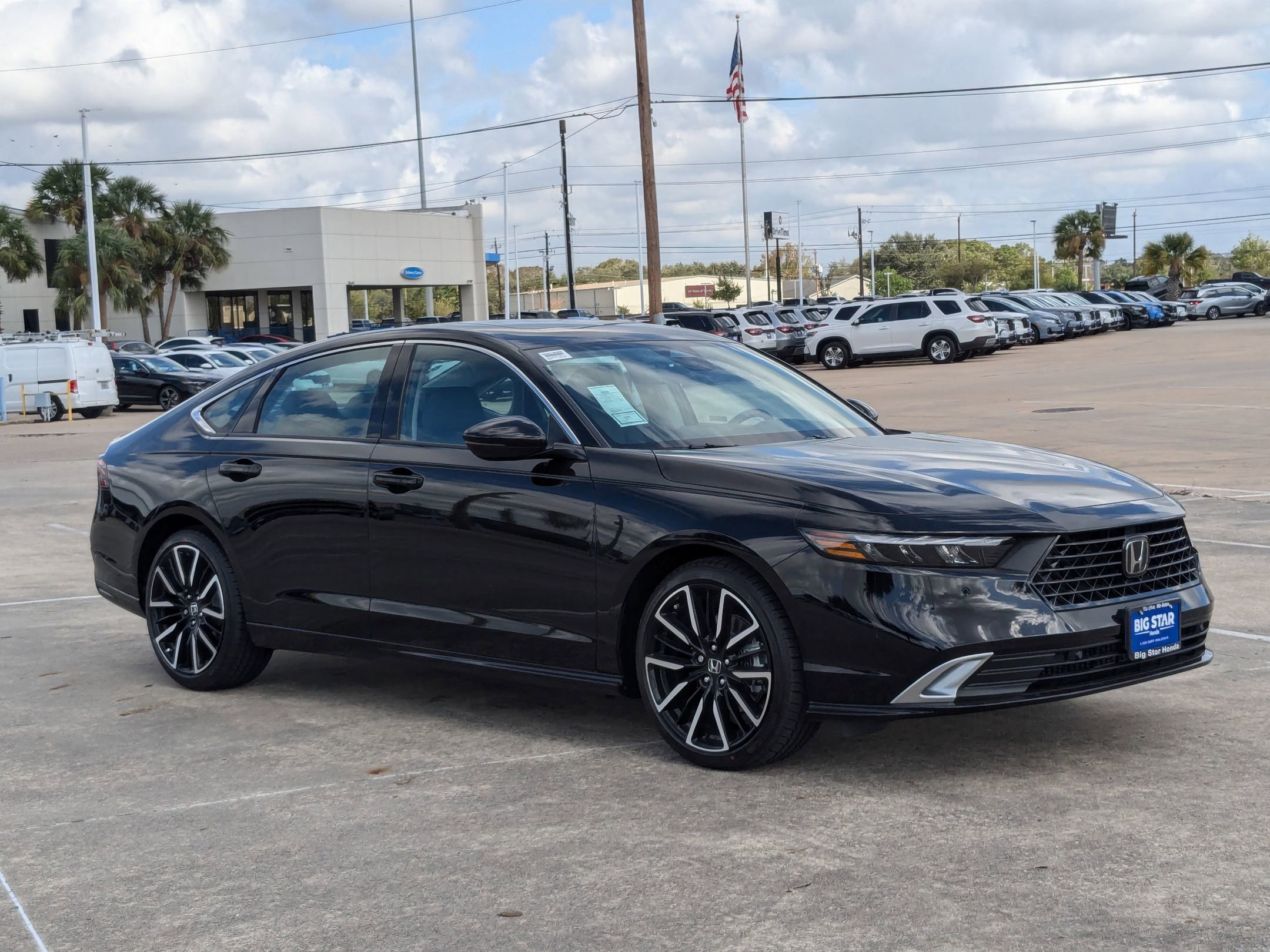 2025 Honda Accord Hybrid Touring photo 2