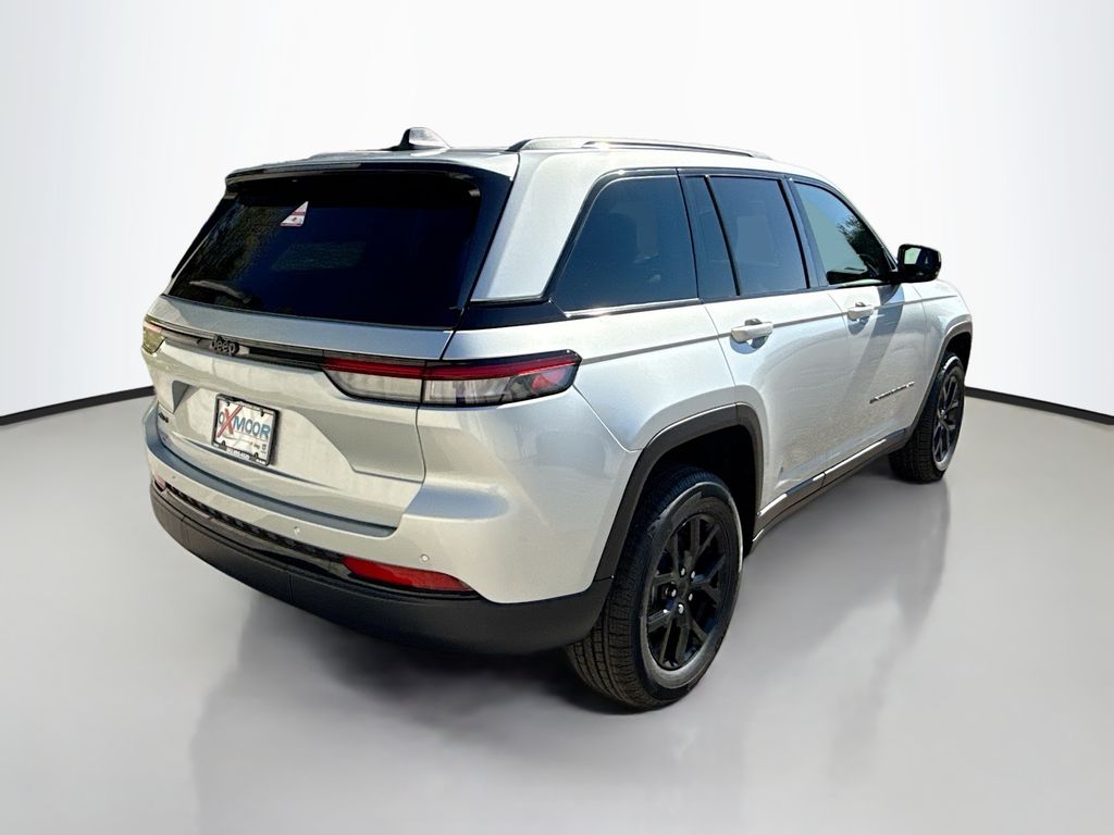 2025 Jeep Grand Cherokee Altitude photo 2