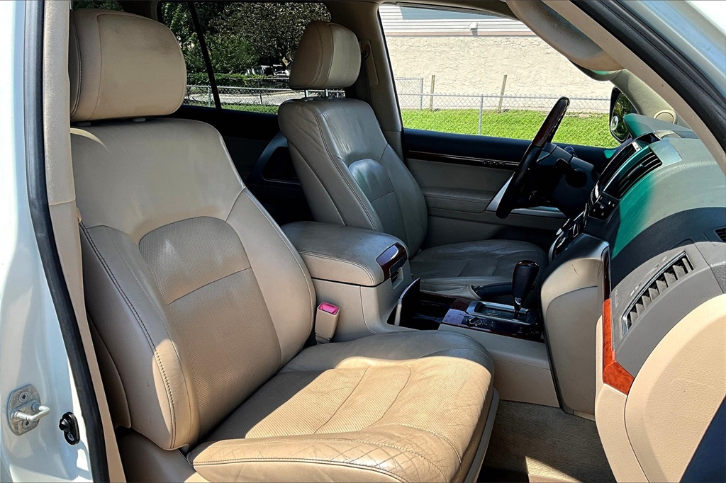 2015 Toyota Land Cruiser Base photo 27