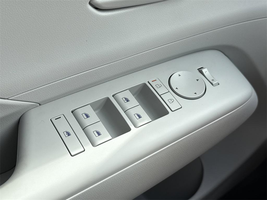 2026 Hyundai Kona SE photo 13