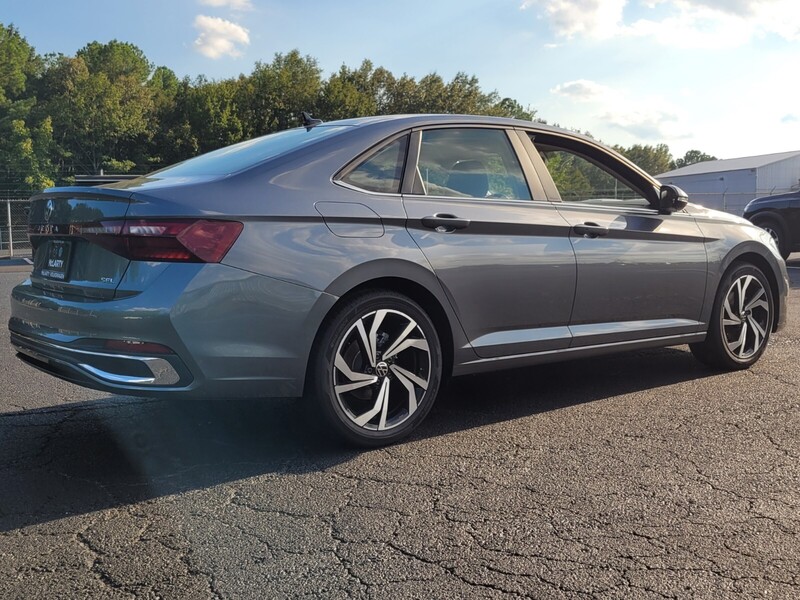 2025 Volkswagen Jetta 1.5T SEL photo 3