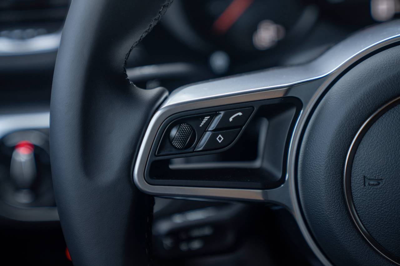 2025 Porsche Cayman photo 8