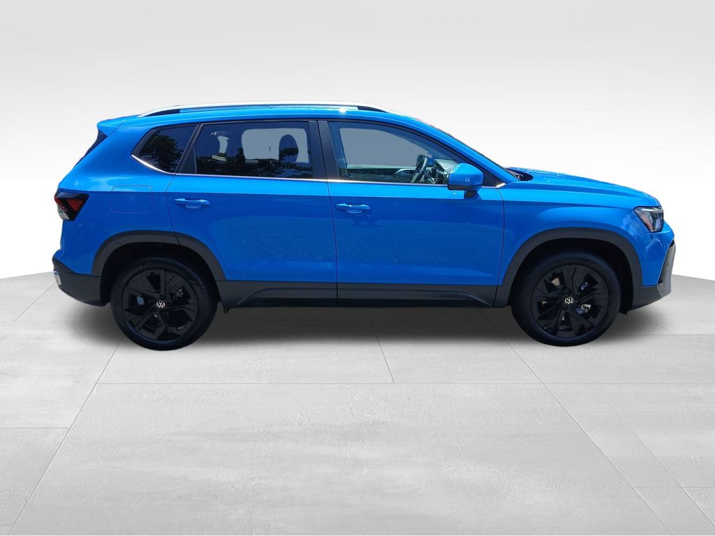 2025 Volkswagen Taos SE photo 3