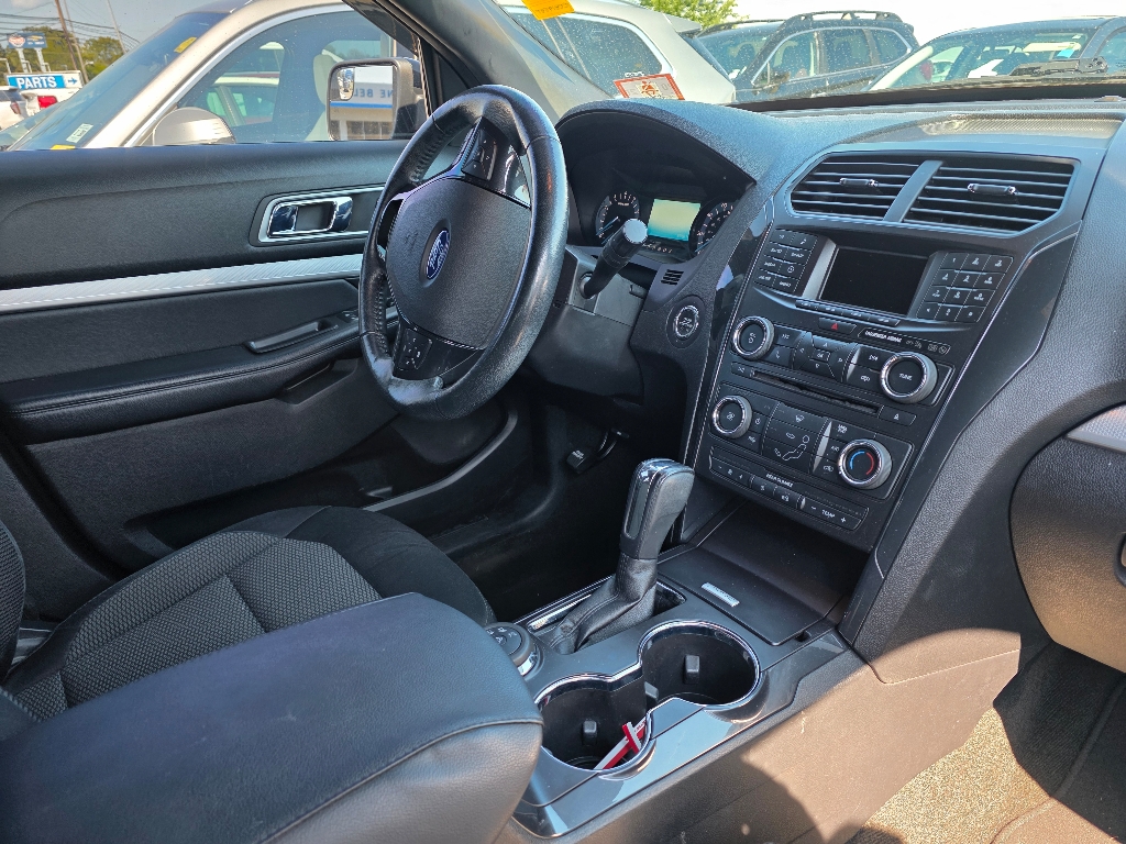 2017 Ford Explorer XLT photo 4