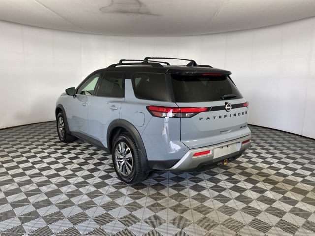 2023 Nissan Pathfinder SL photo 3