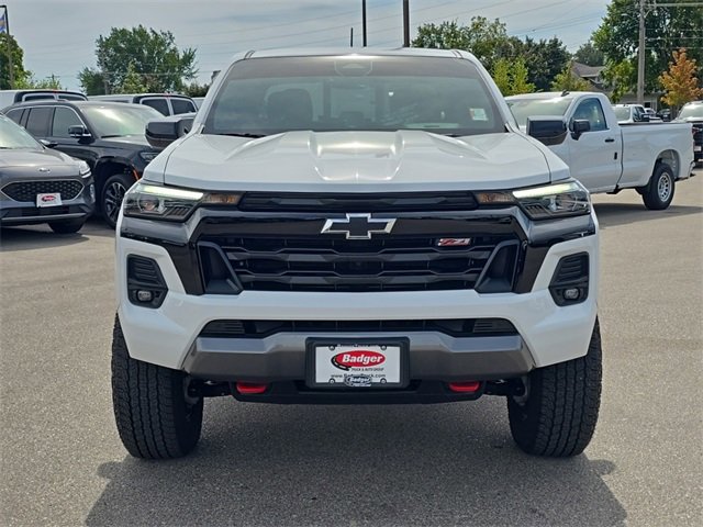 2024 Chevrolet Colorado Z71 photo 2