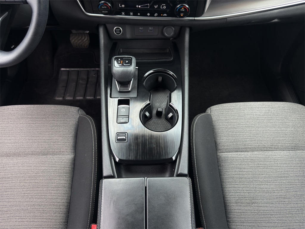 2023 Nissan Rogue SV photo 15