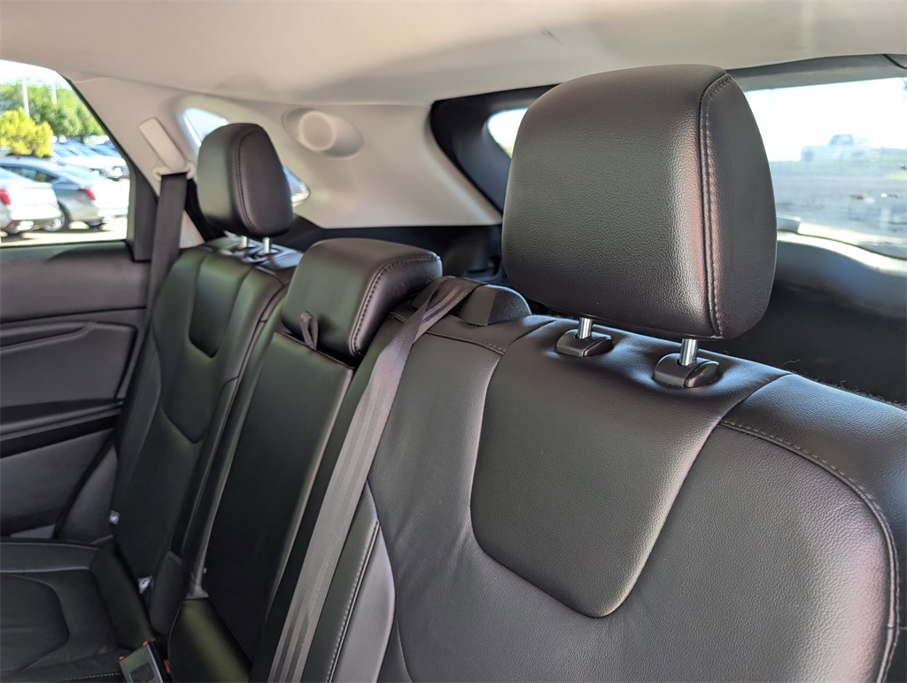 2016 Ford Edge Titanium photo 14