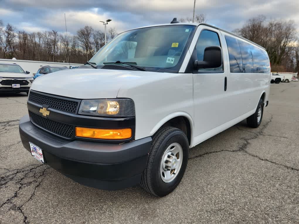 2023 Chevrolet Express Passenger LS's photo